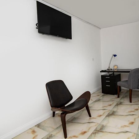 Pulse Rooms At Trafalgar Кингстон Экстерьер фото