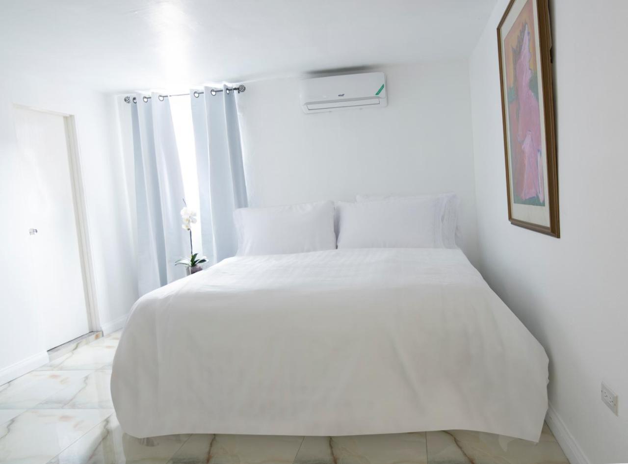 Pulse Rooms At Trafalgar Кингстон Экстерьер фото